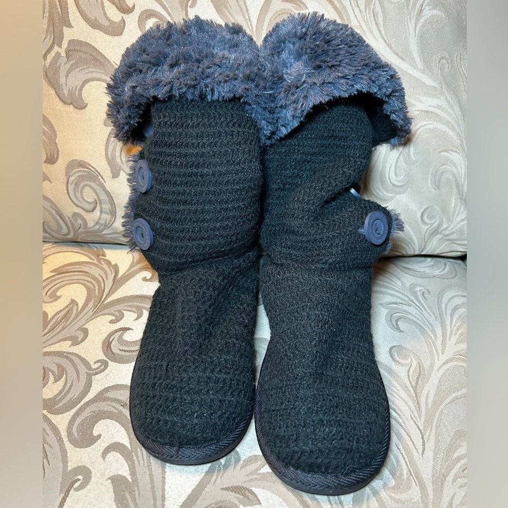 NWT Muk Luks Women’s 9 Black Knit Boots Faux Fur Winter Shoes Buttons
